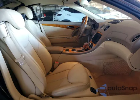 2004 Mercedes-Benz Sl 500 z USA, uszkodzony, nr VIN WDBSK75F24F085336